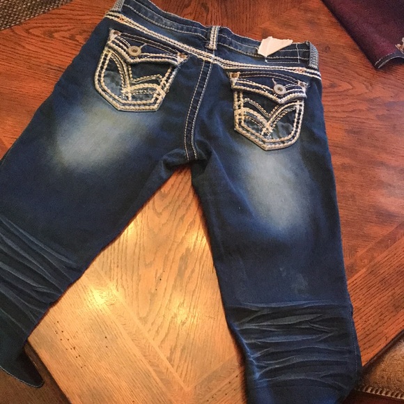 Hydraulic Jean Capri in size 8. Dark wash - Picture 5 of 13